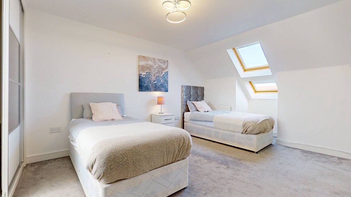 Stanford-le-Hope House | Tms Lovely 5-Bed House in Stanford-le-Hope