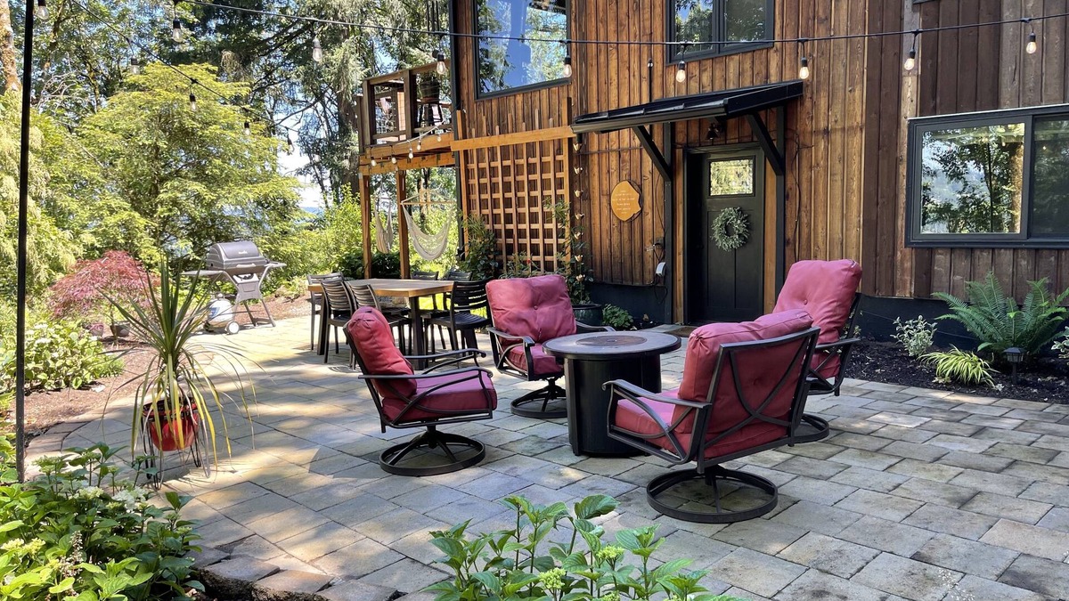 McLoughlin House | tnCozy Forest Hideaway –time to book for Fall and winter months.ntn