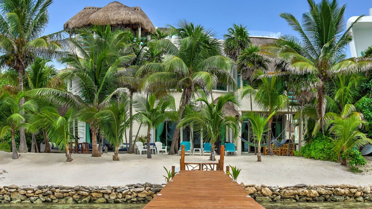 Tulsayab Villa | tnGorgeous Oceanfront Villa with Private Pool & Dock