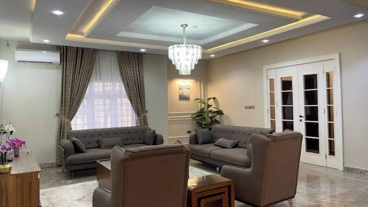 Abuja House | tnSpacious 4-Bedroom Apartment