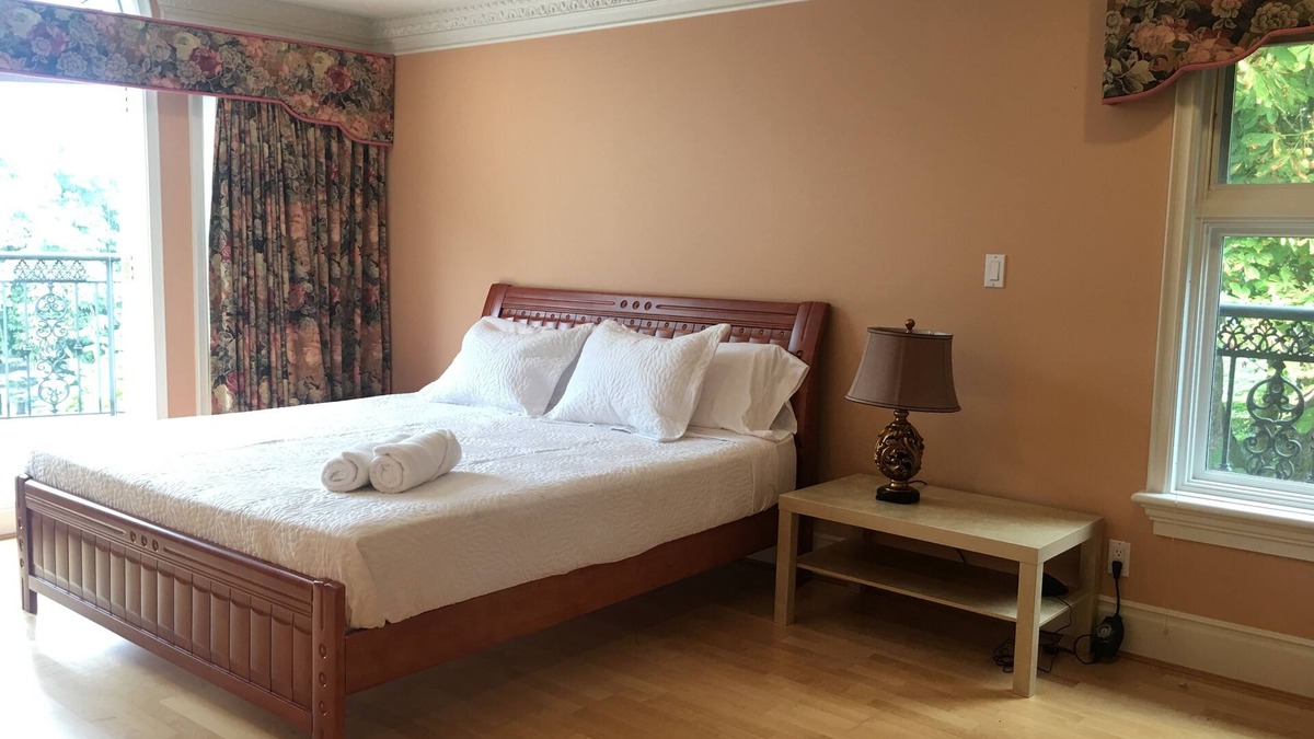 West Side House | tnVancouver (UBC) one bed room in luxury house B