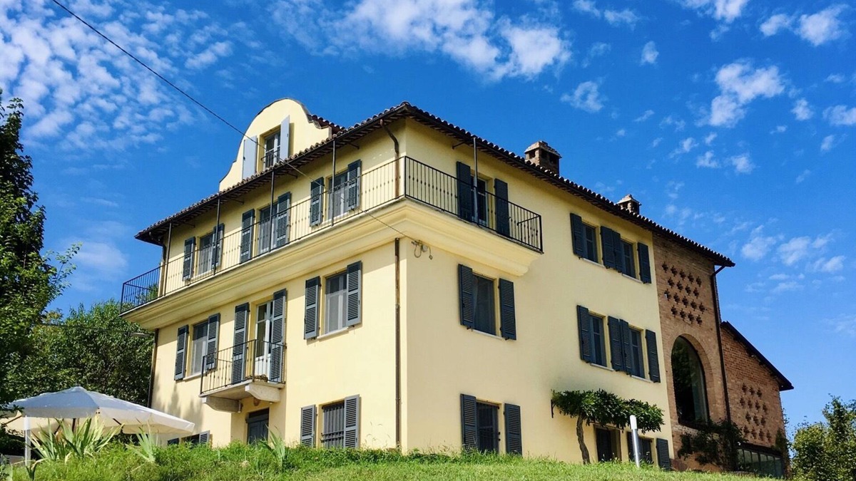 Nizza Monferrato Villa | To fall in love with! Magnificent villa with panoramic views all around, pool, bowling green, 3 ha of land