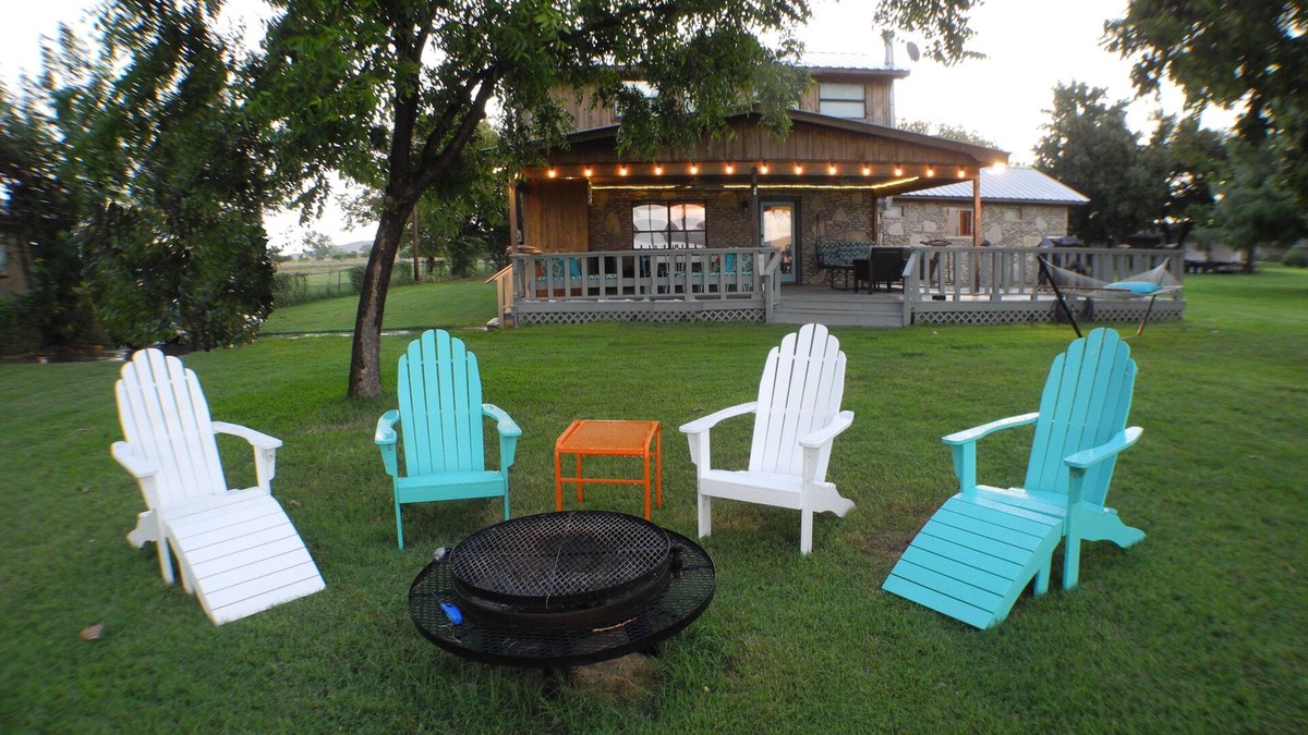 Graford House | Toad Hollow Lake House - 13 minutes from Rocker B Ranch!