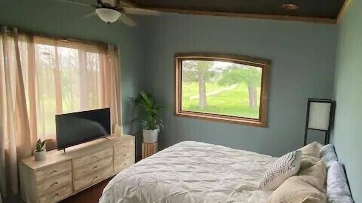 McArthur Cottage | Toasted Marshmallow (w/fast internet) & baby goats! Farm 20 min to Hocking Hills