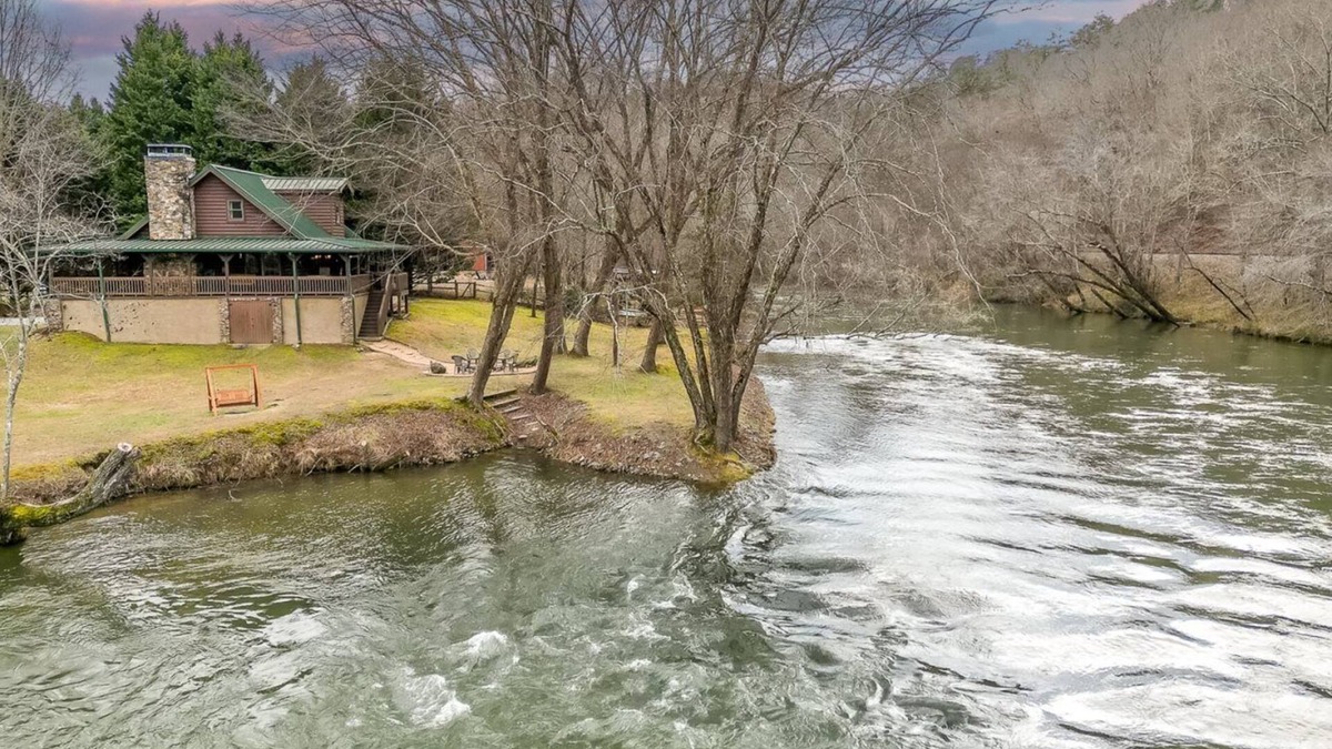 Mineral Bluff Cabin | Toccozy Cabin Retreat