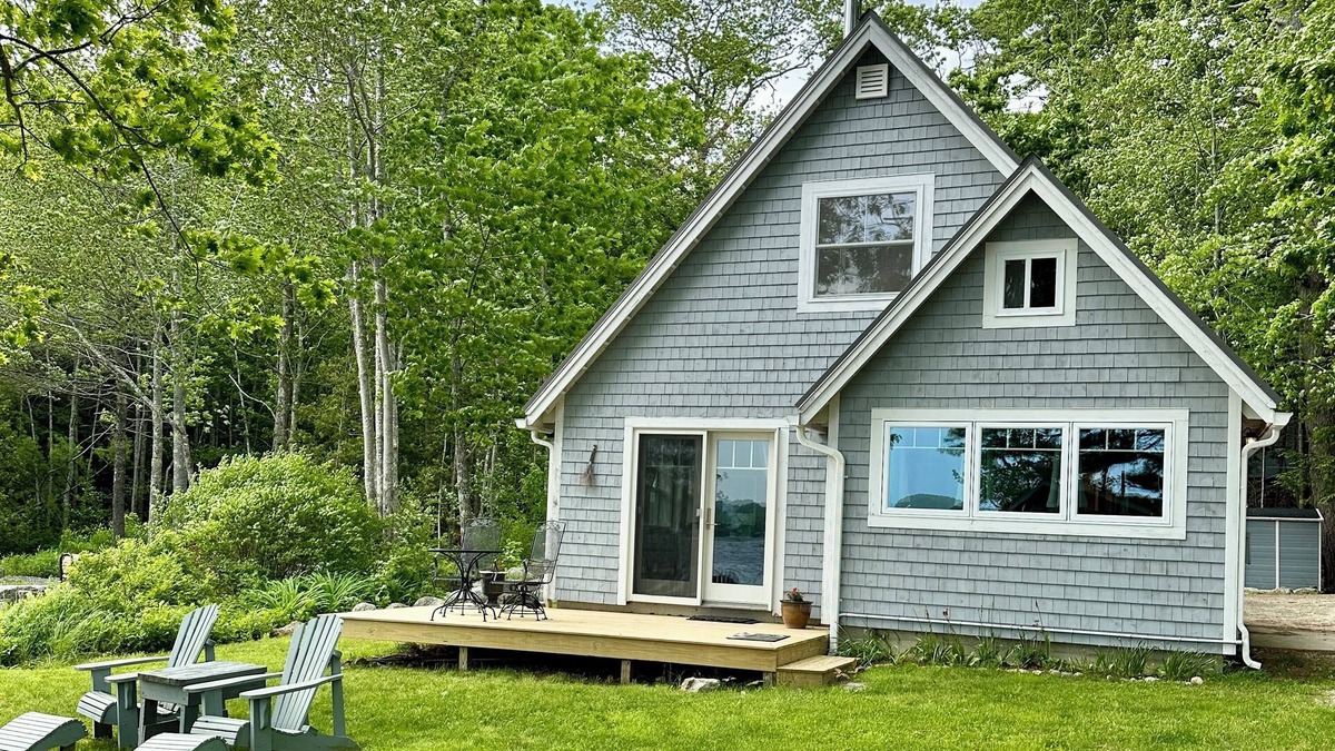 Orland Cabin | Toddy Pond Lakehouse - Beautiful sunrises, water fun, close coastal towns/parks