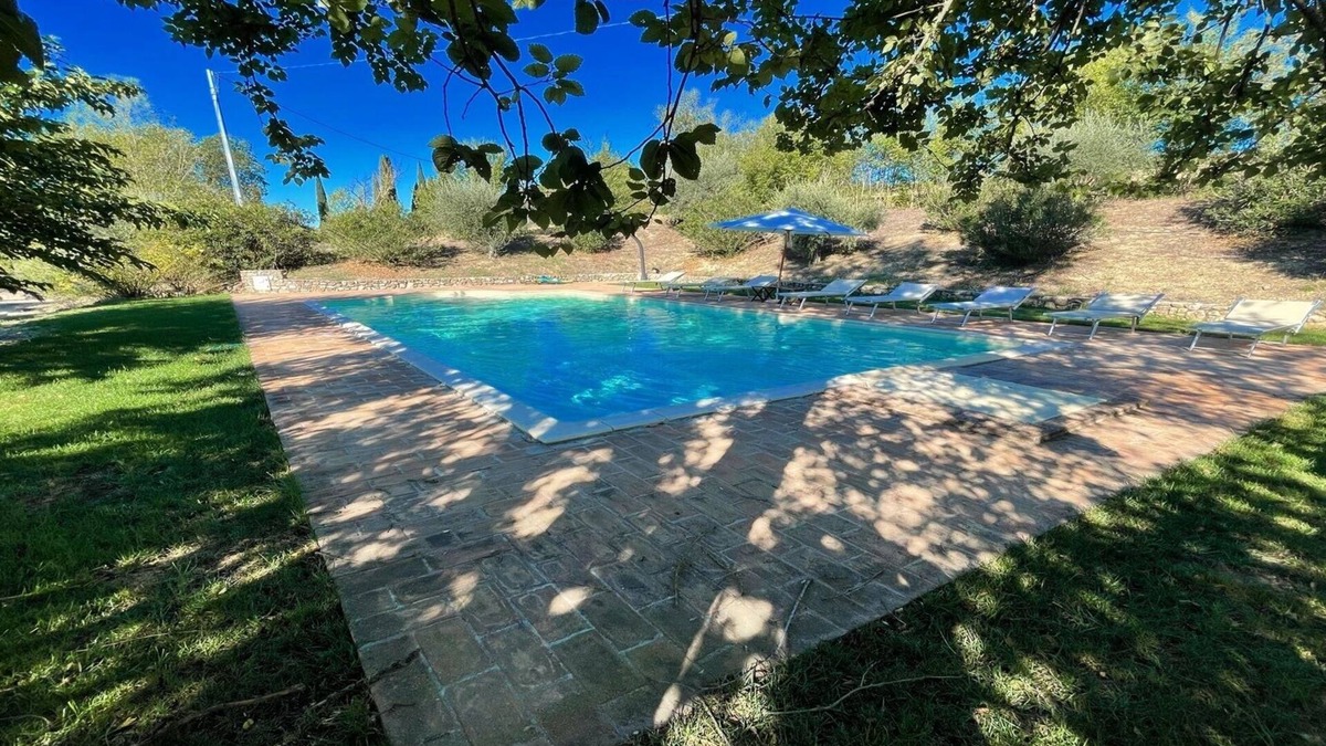 Loreto Villa | TODI BY THE POOL/SLEEPS 10/EXCLUSIVE POOL/WALK TO TODI 4 KMS/RESTAURANT 0.5 KMS