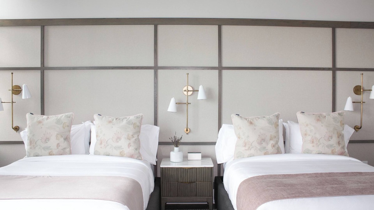 Cumming Apartment | Toile & Bubble Rose Suite
