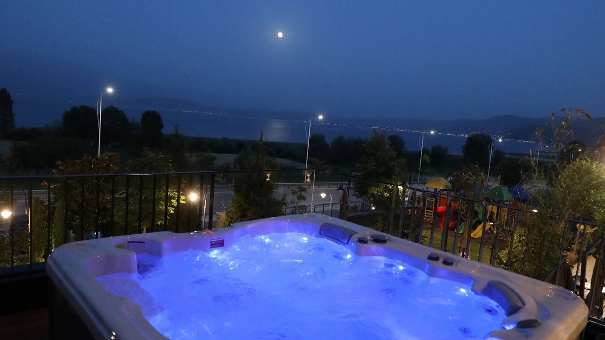 Udenisht Hotel | Toka Hotel Restaurant