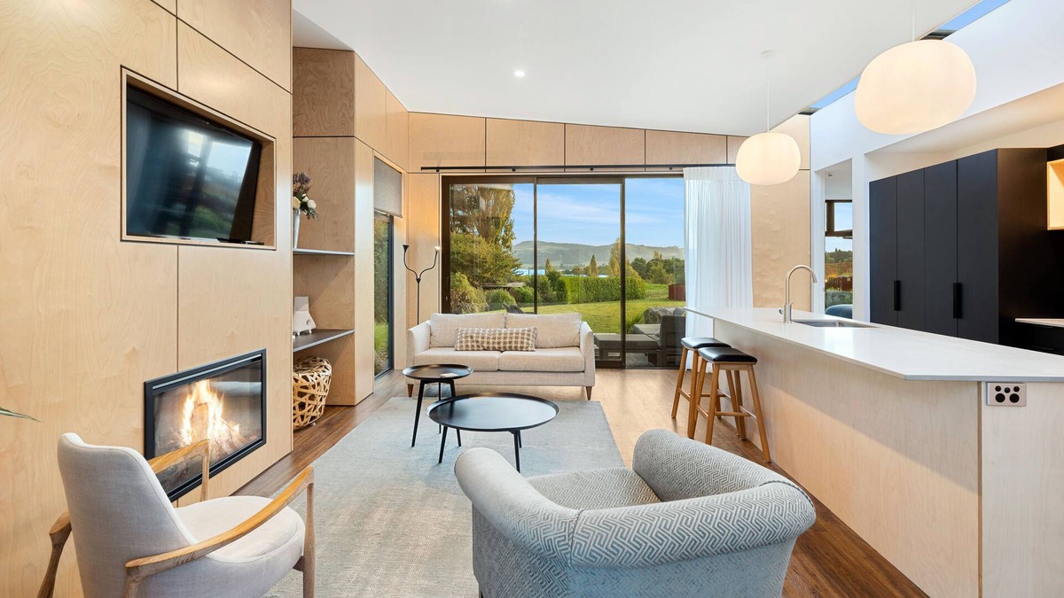 Hamurana Villa | Toka Ridge Lake View, Lux Villa 2bd2bth w/HotTub