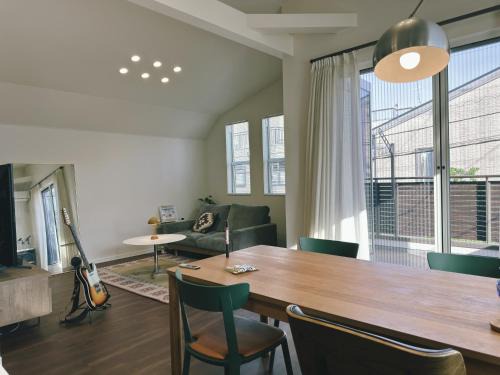 Suginami House | Tokyo Designer House with a Twin Bedroom
