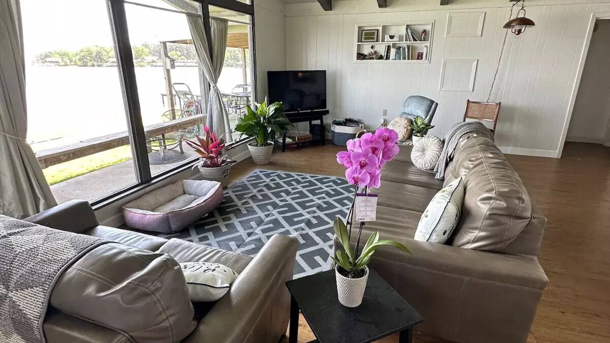 Huxley House | Toledo Bend Huxley