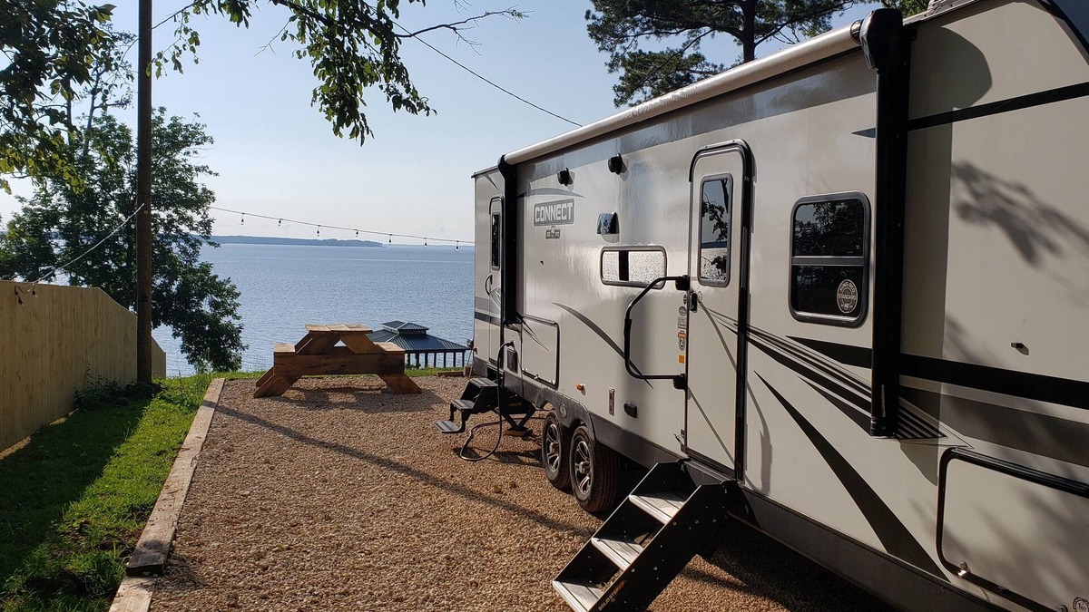 Negreet House | Toledo Bend Lakefront RV Slot with 34ft Camper and Beautiful Sunset Views