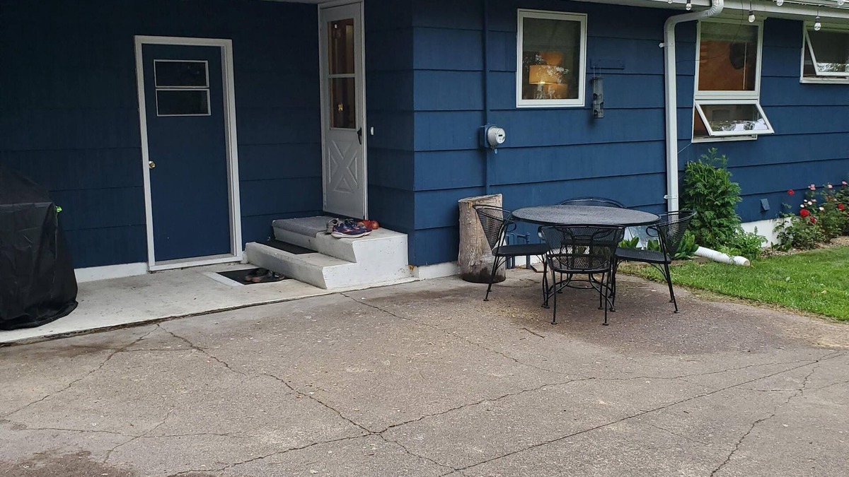 Kenwood House | Toledo Blue House-Spacious 5 bedroom, 2 living rooms & large outside area