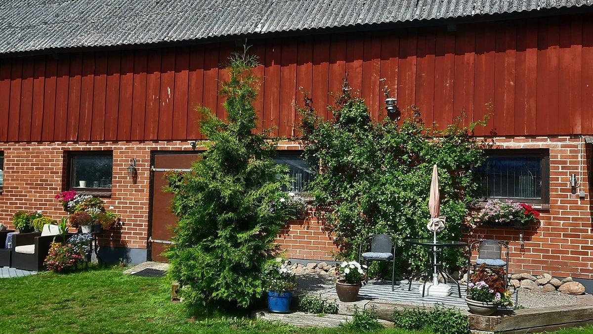 Tollarp House | Tollarp - Barn - Sleeps 3 - Pet Friendly - Parking