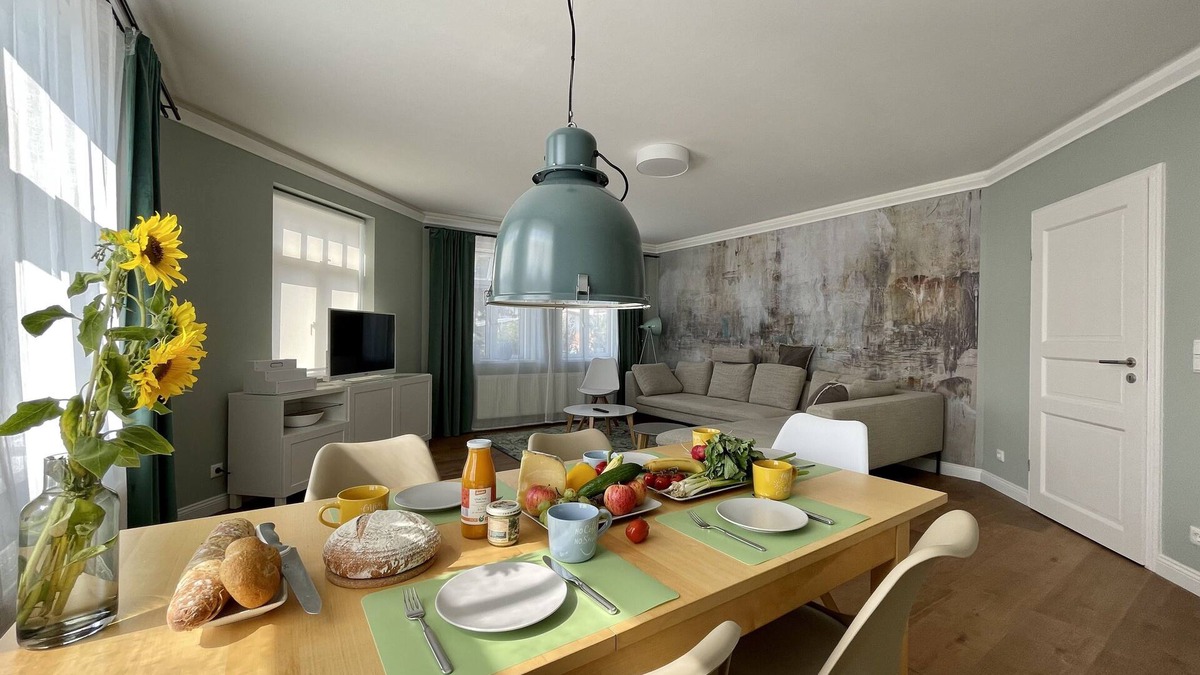 Wismar Apartment | Tolle Familienwohnung mit Ausblick auf Stadtkanal und St.nikolai Kirchenschiff