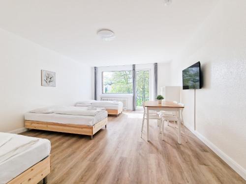 Heiligenhaus Apartment | Tolstov Apartments - Monteurwohnungen - 3 Schlafzimmer - Küche - Balkon - Waschmaschine - 25 Min zur Messe DUS