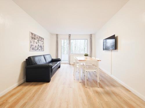 Heiligenhaus Apartment | Tolstov Apartments - Monteurwohnung - 2 Schlafzimmer - Wohnzimmer - Küche - Balkon - Waschmaschine - 25 Min zur Messe DUS