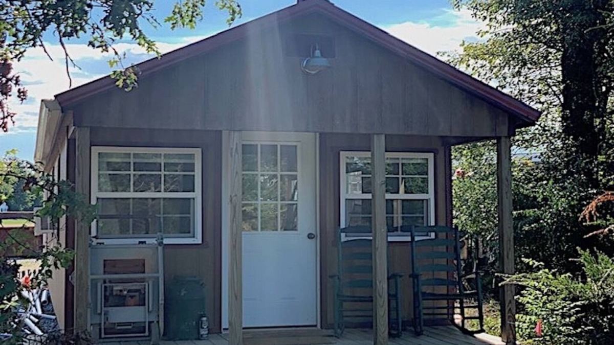 Hamersville Cabin | Tom & Jerri's Rustic Cabin located on the lake