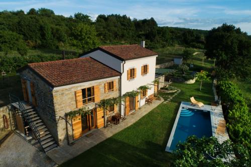 Tinjan House | Tomažev SVET