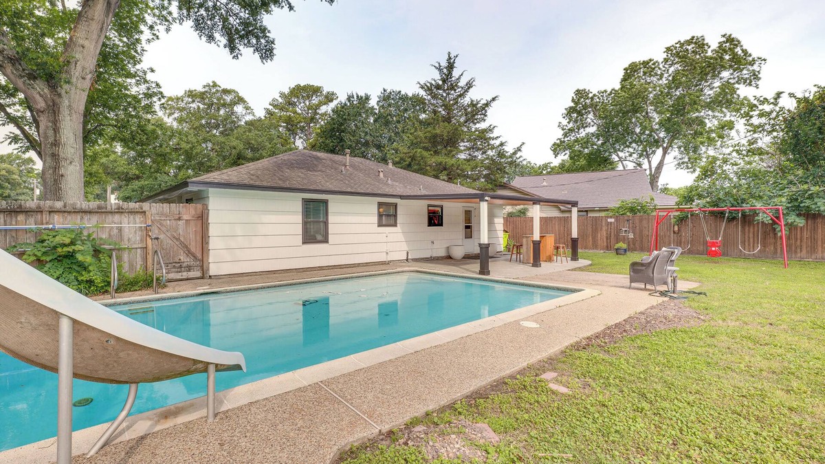 Tomball House | Tomball Home w/Game Room: Walk to Main Street!