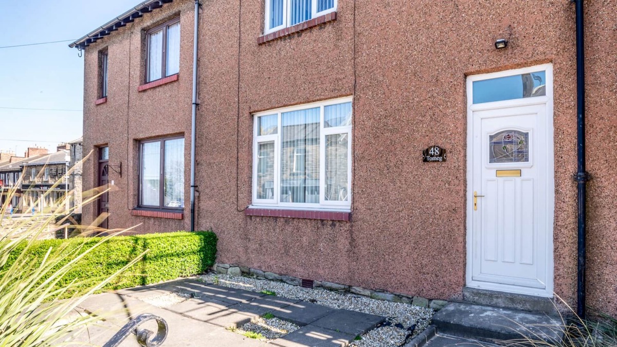 Amble Cottage | TOMEG, pet friendly, with a garden in Amble