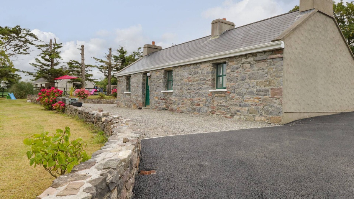 Westport Cottage | TOM’S COTTAGE, family friendly in Westport, County Mayo