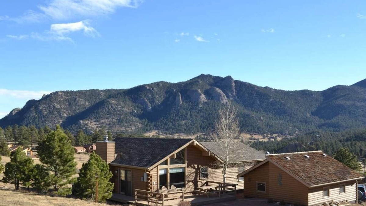 Carriage Hills House | Tonahutu - 2 bedroom home on 1+ acre