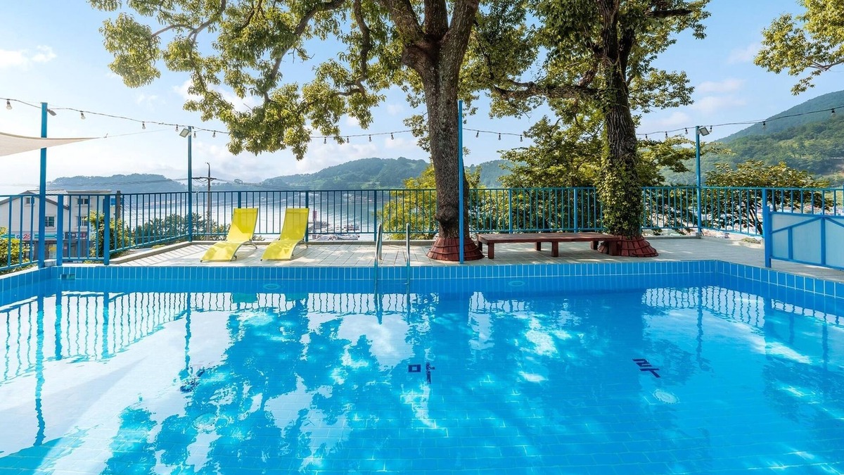 Sanyang-eup House | Tongyoung Blue House Spa Pension