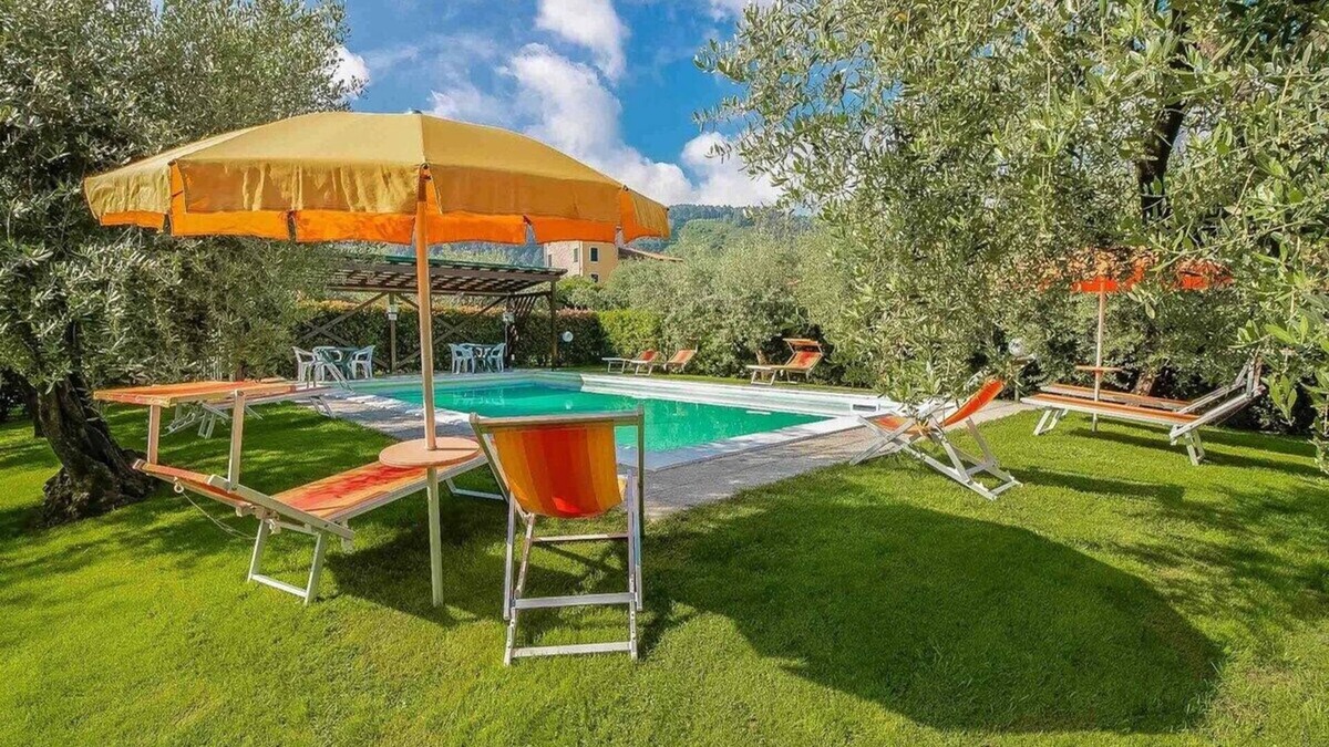 Colle di Compito Apartment | Tonino, apartment with pool, A/C, WiFi. Lucca
