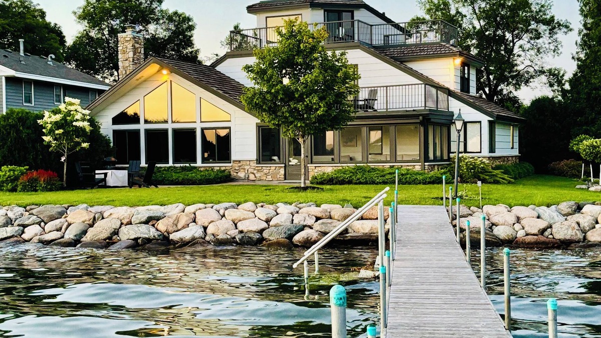 Tonka Bay House | Tonka Bay Lake House on Lake Minnetonka