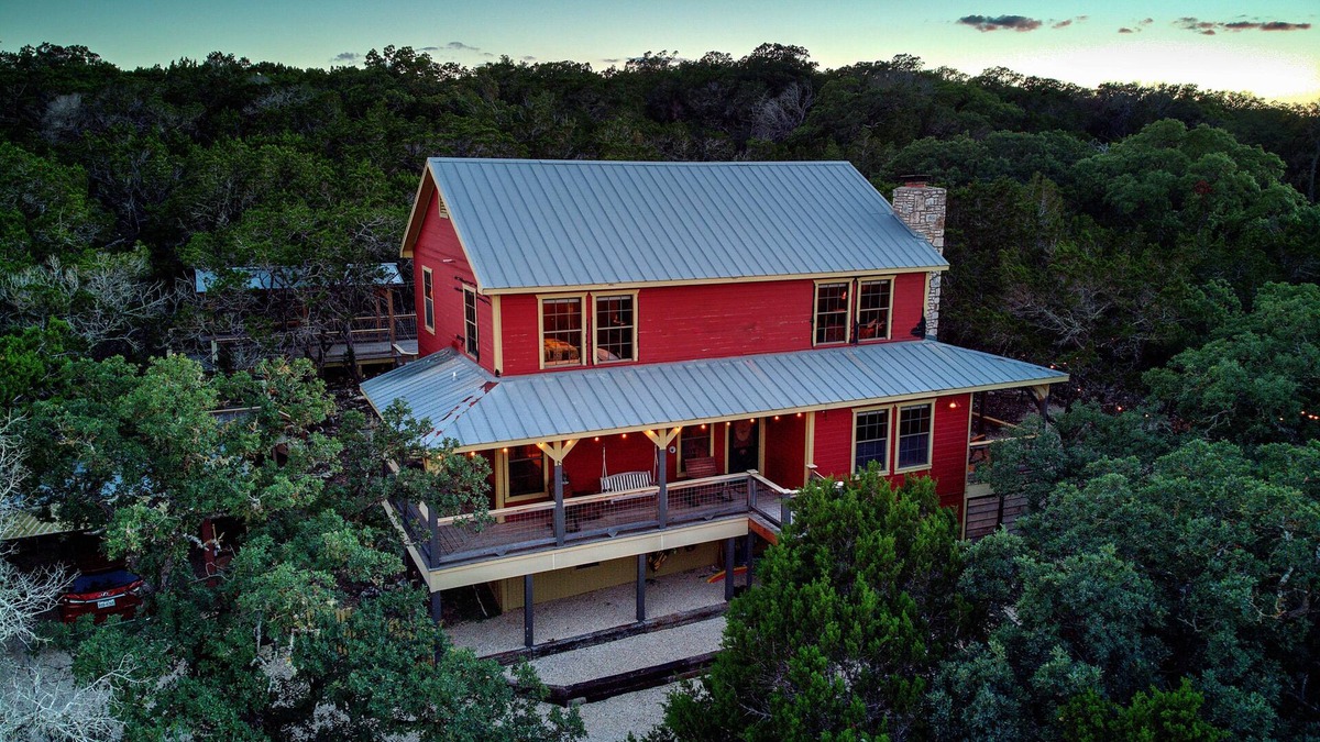 Hunt Cabin | "Top 11 coolest cabins in Texas" tripstodiscover.com