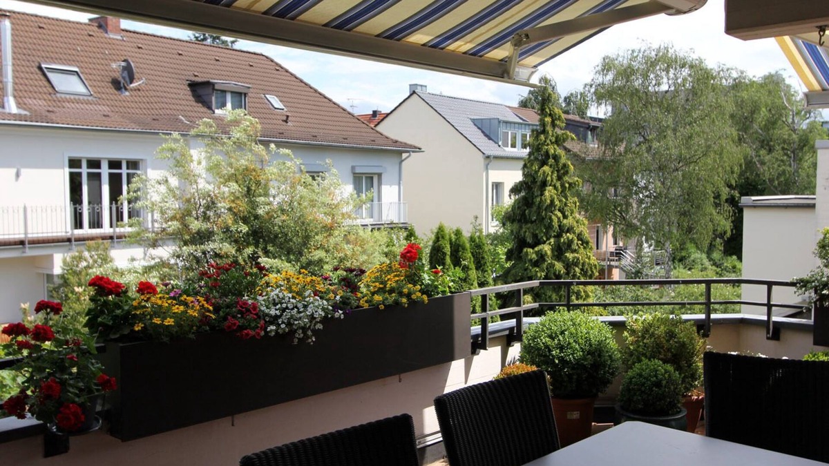 Lindenthal Apartment | Top apartment in the university district, close to the center, 2 bedrooms, balcony, private parking space