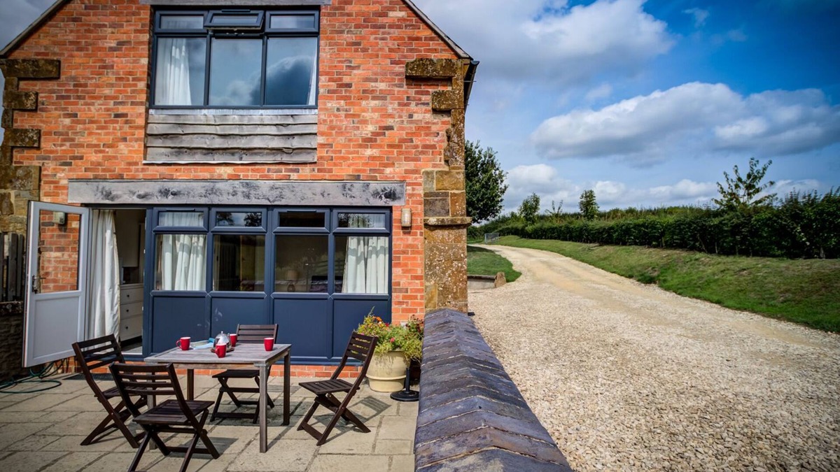 Whichford Cottage | TOP BARN, family friendly, with a garden in Chipping Norton