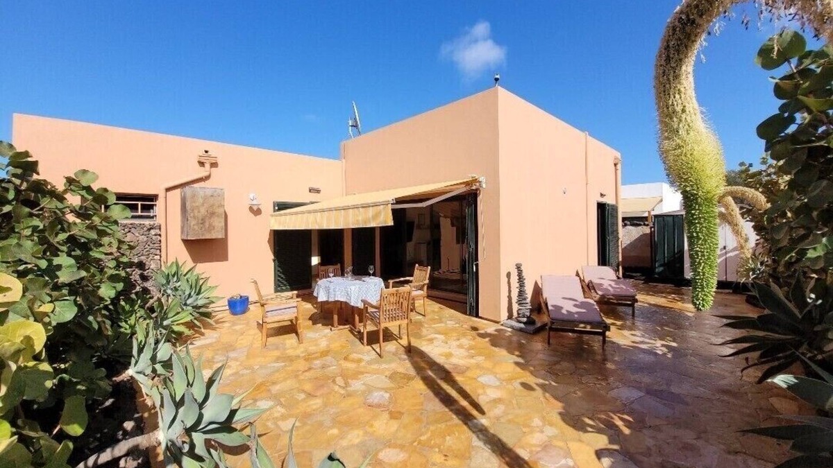Corralejo House | Top bungalow, Tempormatratze 2x2 m, garden south facing, quiet settlement, wlan incl.