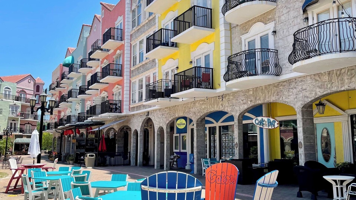 Palm Coast Condo | Top Corner Unit-Sleeps 4-European Village-Shops, Food & Bars-5 Minutes to Beach!