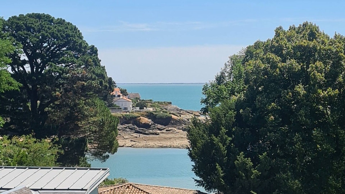 Pornic Apartment | Top floor 2-room apartment with side sea view and terrace/300 m Beach