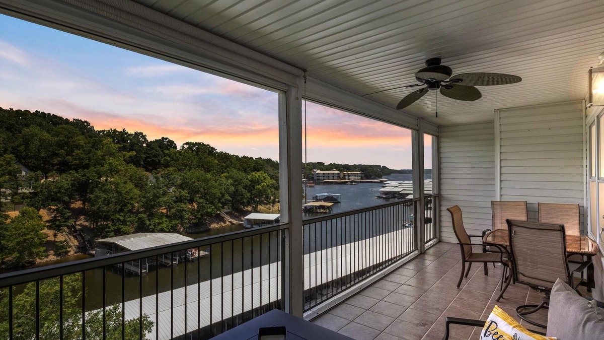 Lakeland Condo | Top Floor 2Bd 2Bath Condo at Lighthouse Landing!