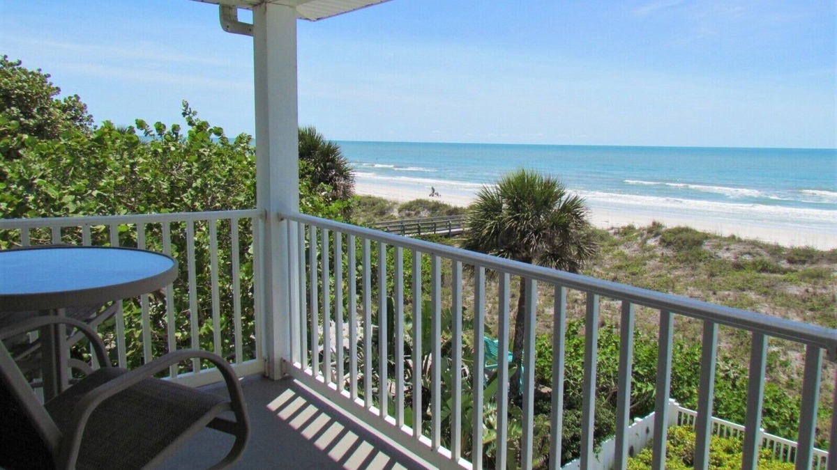 Indian Rocks Beach Condo | Top Floor- 5 Star - Indian Rocks Beachfront Fan Favorite!