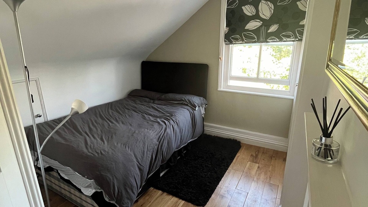 Bishop's Stortford Apartment | Top floor apartment near station
