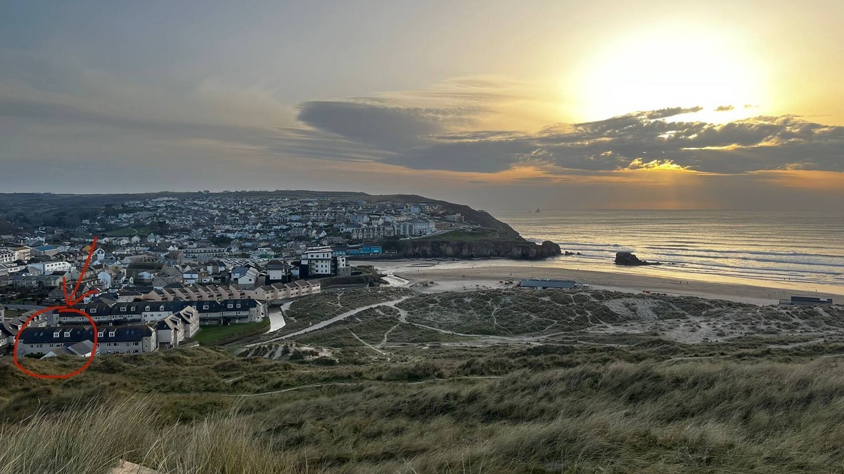 Perranporth Apartment | Top Floor Apartment with Beach and Dune Access