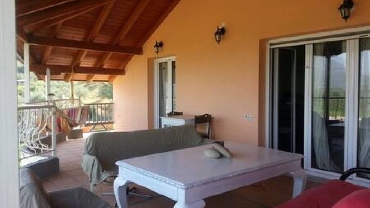 Vouvopotamos Ski Chalet | Top floor apartment,5’away from Acheron Springs.3bedroom 45sq.facing terrace