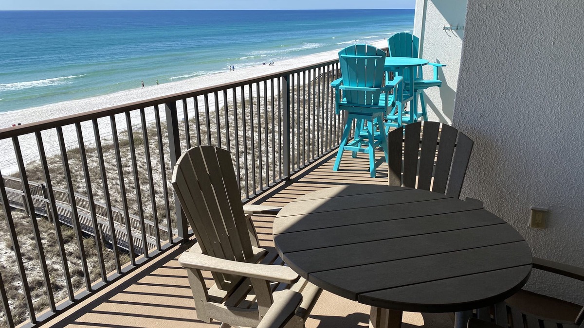 Navarre Beach Condo | Top Floor, Beach Style, Modernized. Winter is great at Navarre Beach!