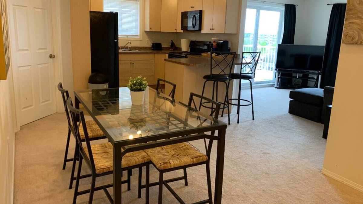 Stony Plain Condo | Top Floor Bright 2BR 2Bath Condo next to Westview