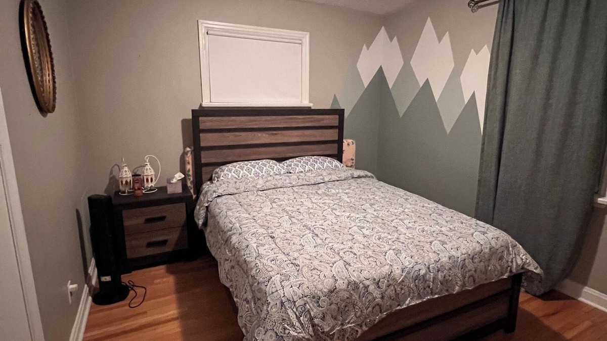Belleville House | Top Floor Bungalow Close to Downtown