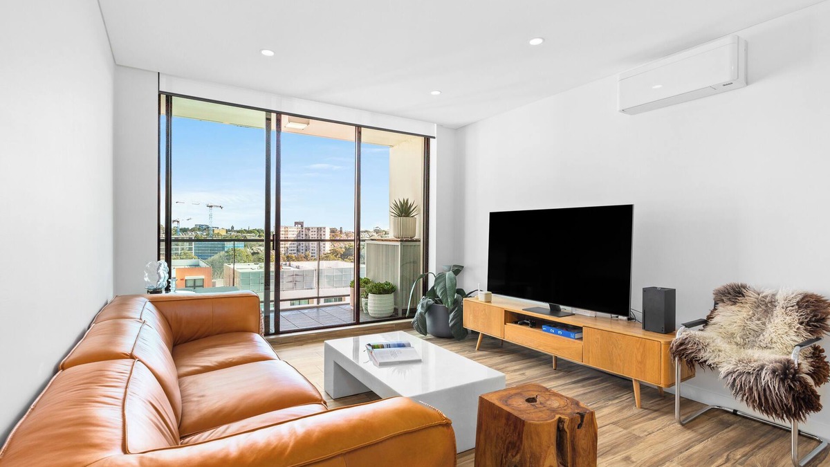 Ultimo Apartment | Top Floor Central Apartment Stunning Sunset Views