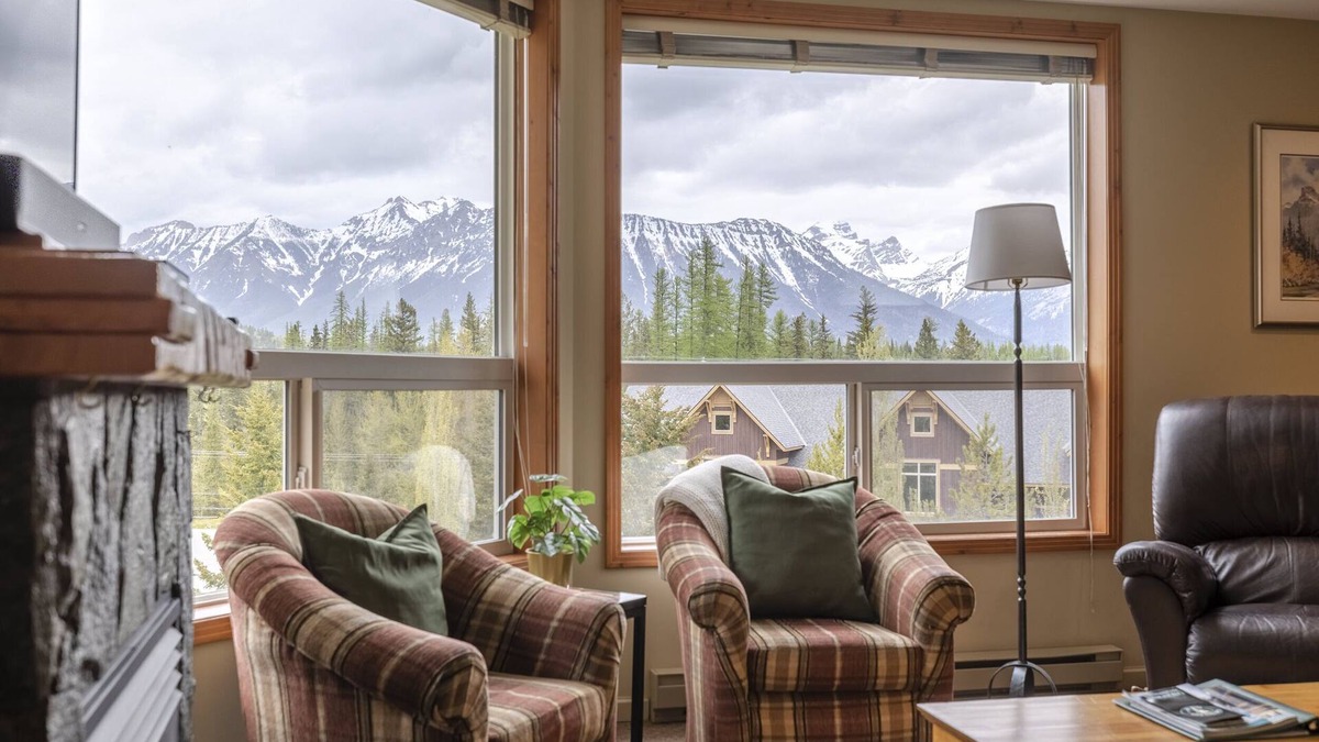 East Kootenay Condo | Top Floor Condo | Incredible Mountain Views | 3 Beds | Portable AC