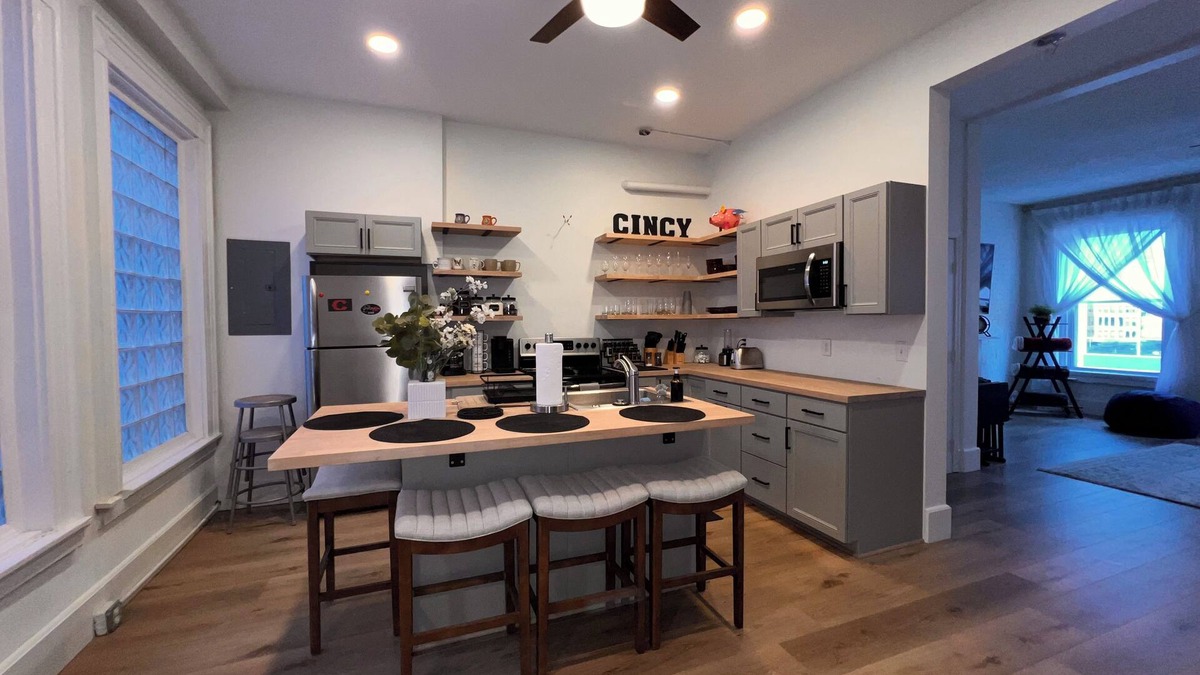 Central Business District Condo | Top floor condo! Just a short walk to OTR, Fountain Square, and the Stadiums!