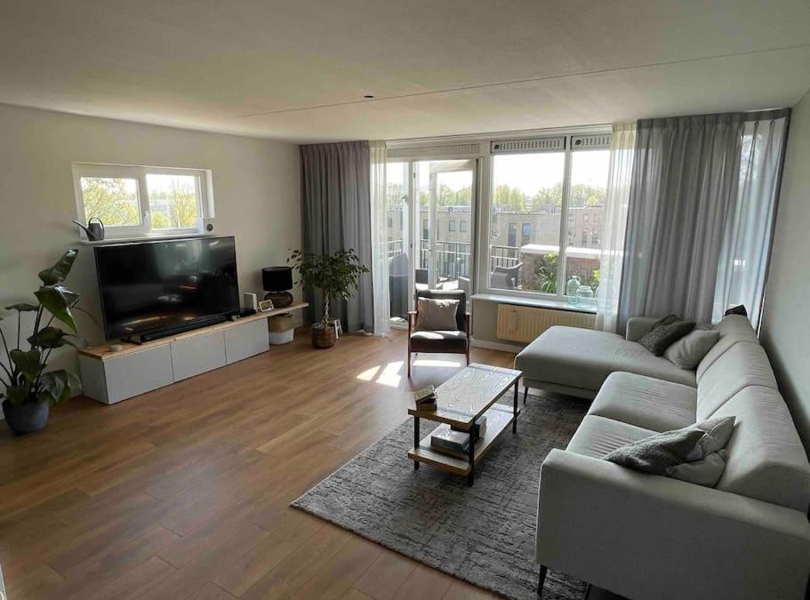 Ijsselmonde Apartment | Top floor corner apartment in Rotterdam