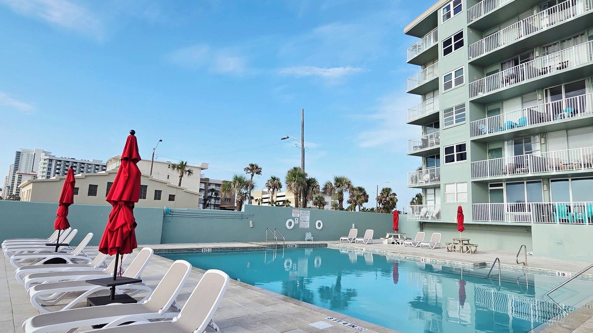East Daytona Apartment | Top Floor Cozy Studio with Oceanview & Kitchenette